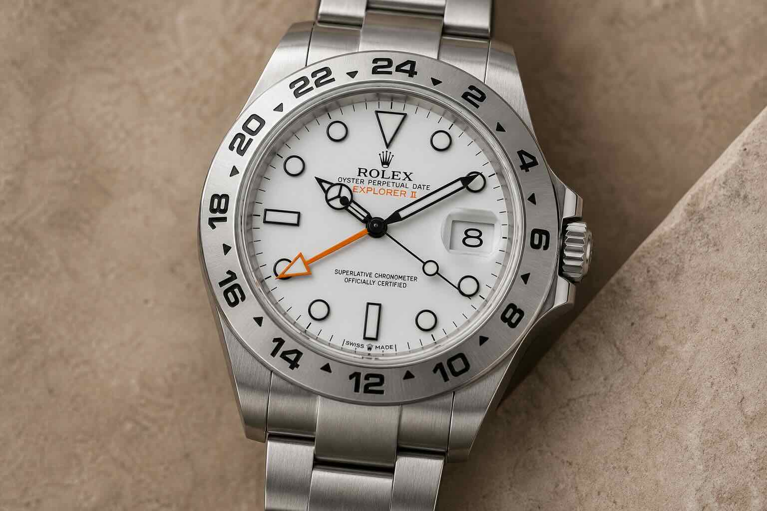Illustrazione AI: Rolex Explorer II Polar con lancetta 24 ore arancione e lunetta fissa
